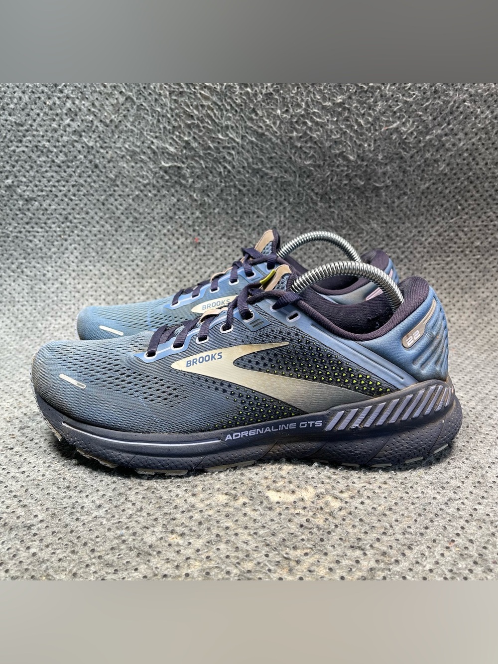 Brooks Adrenaline GTS 22 Running Shoes Size 10.5 Women’s